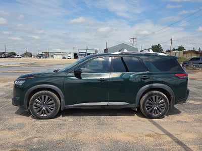 2022 Nissan Pathfinder SL