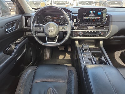 2022 Nissan Pathfinder SL