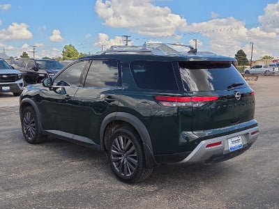 2022 Nissan Pathfinder SL
