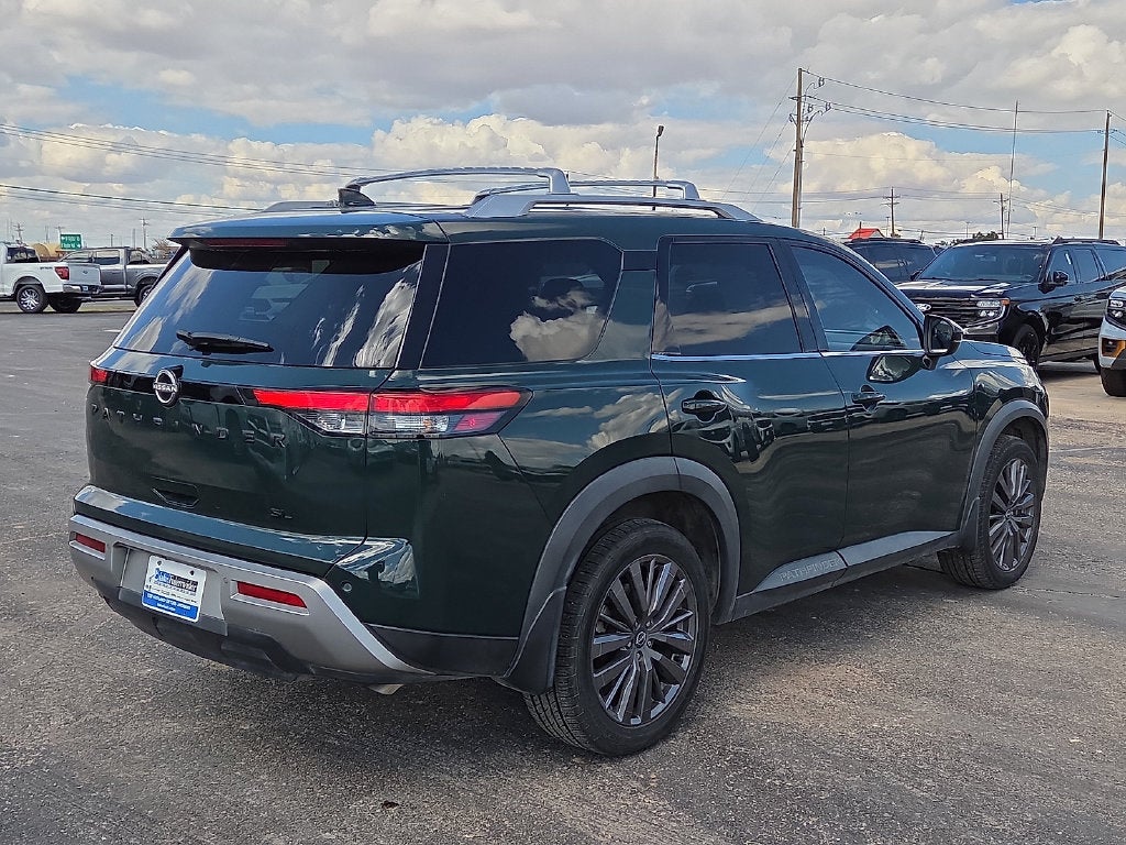 2022 Nissan Pathfinder SL