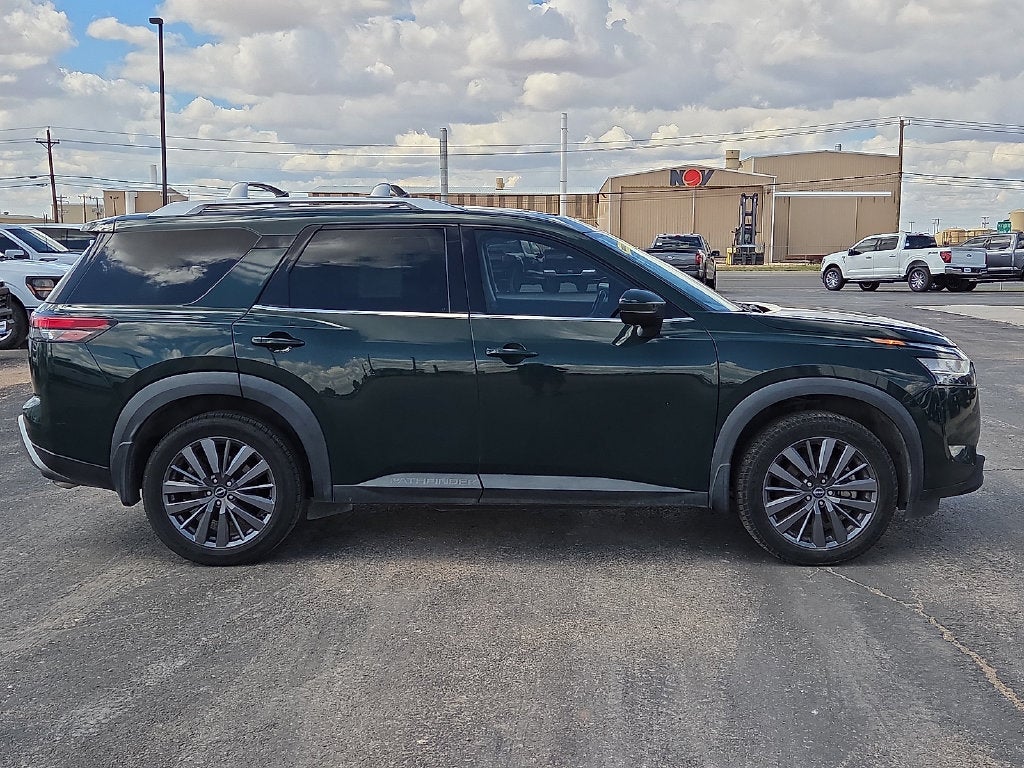 2022 Nissan Pathfinder SL