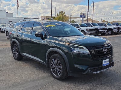 2022 Nissan Pathfinder SL