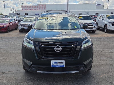 2022 Nissan Pathfinder SL