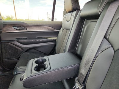 2027 Jeep Grand Cherokee GRAND CHEROKEE L LAREDO ALTITUDE 4X2