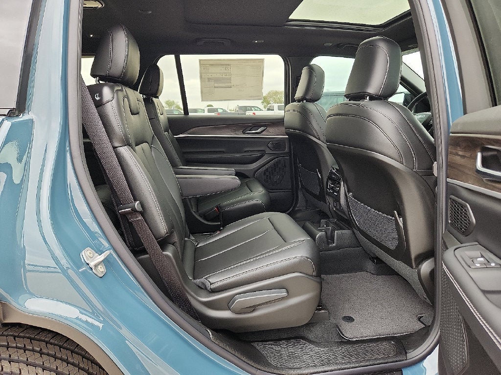 2027 Jeep Grand Cherokee GRAND CHEROKEE L LIMITED 4X2