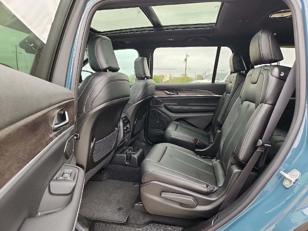 2027 Jeep Grand Cherokee GRAND CHEROKEE L LIMITED 4X2