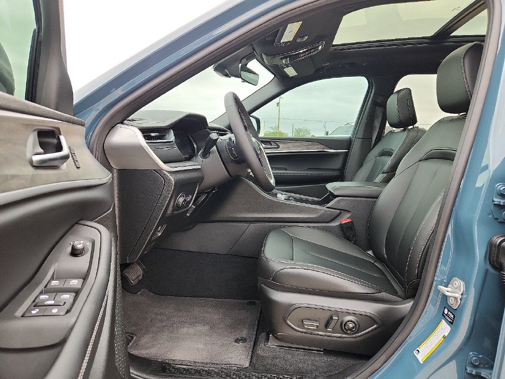 2027 Jeep Grand Cherokee GRAND CHEROKEE L LIMITED 4X2