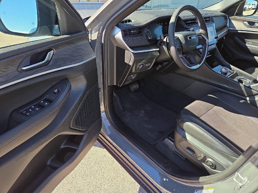 2027 Jeep Grand Cherokee GRAND CHEROKEE L LAREDO ALTITUDE 4X4