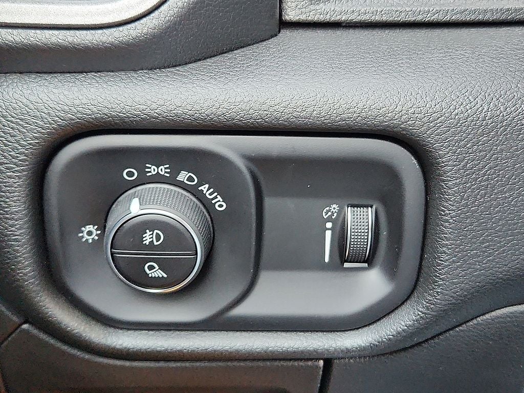 2026 RAM 1500 RAM 1500 WARLOCK CREW CAB 4X4 5'7' BOX