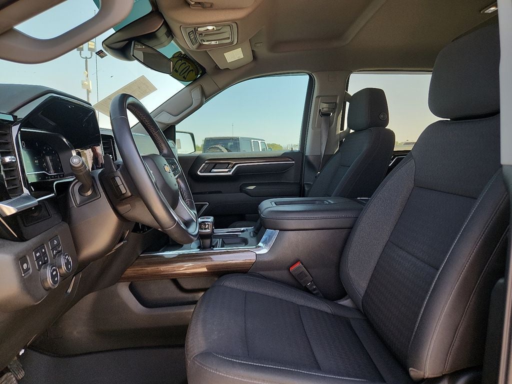 2022 Chevrolet Silverado 1500 4WD Crew Cab Standard Bed LT