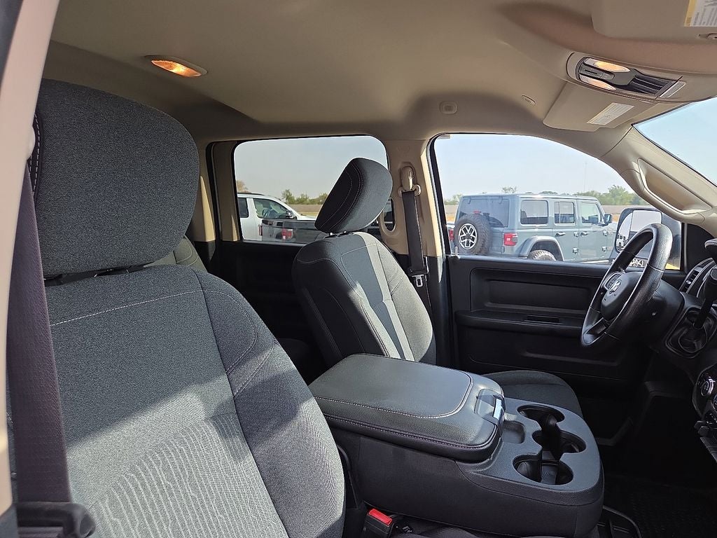 2019 RAM 2500 Tradesman Crew Cab 4x4 6'4' Box