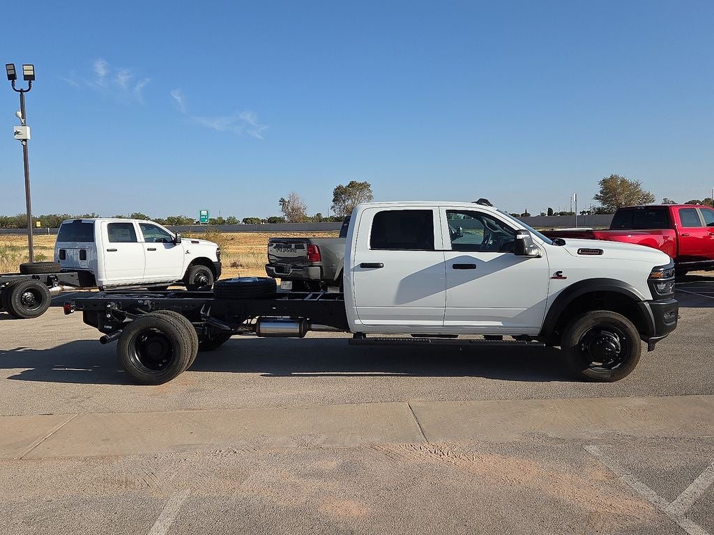 2027 RAM Ram 5500 Chassis Cab RAM 5500 TRADESMAN CHASSIS CREW CAB 4X4 84' CA