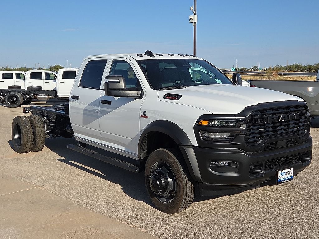 2027 RAM Ram 5500 Chassis Cab RAM 5500 TRADESMAN CHASSIS CREW CAB 4X4 84' CA