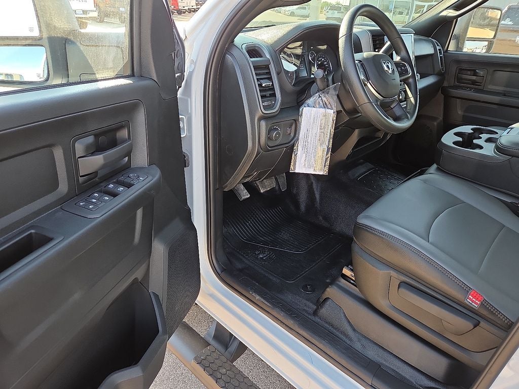 2027 RAM Ram 3500 Chassis Cab RAM 3500 TRADESMAN CREW CAB CHASSIS 4X4 60' CA