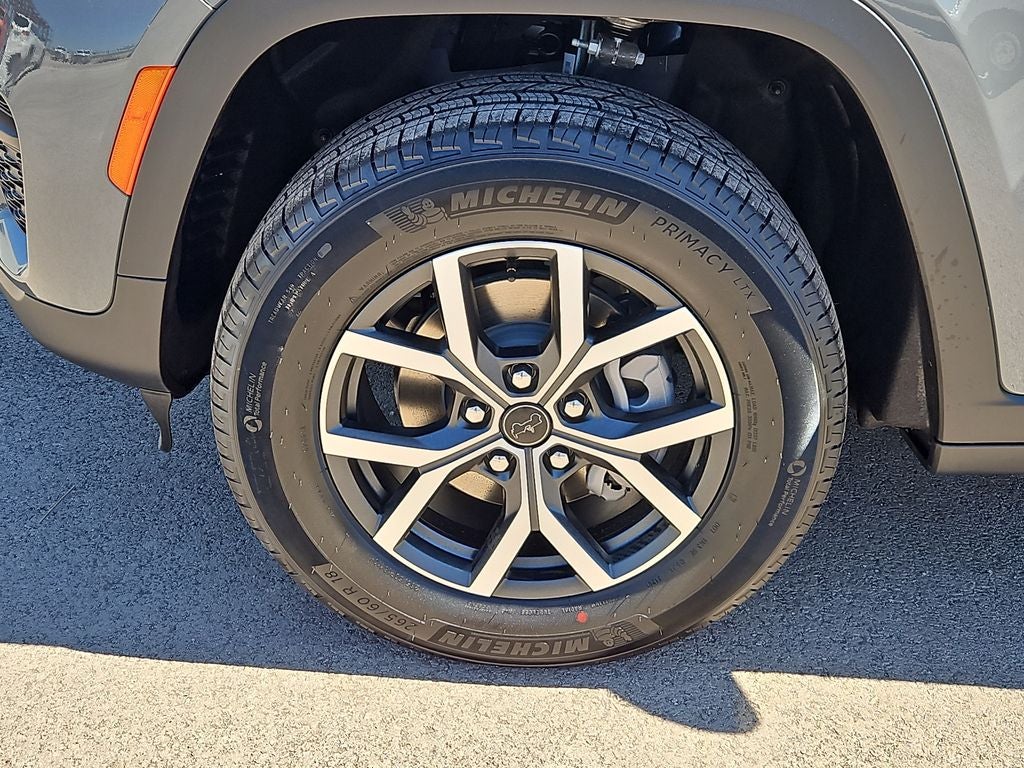 2027 Jeep Grand Cherokee GRAND CHEROKEE LAREDO X 4X4