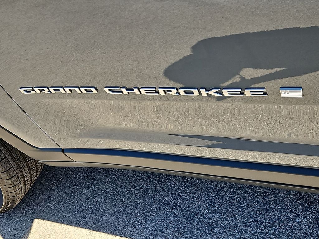 2027 Jeep Grand Cherokee GRAND CHEROKEE LAREDO X 4X4