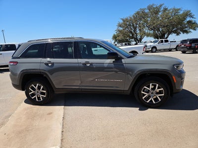 2027 Jeep Grand Cherokee GRAND CHEROKEE LAREDO X 4X4