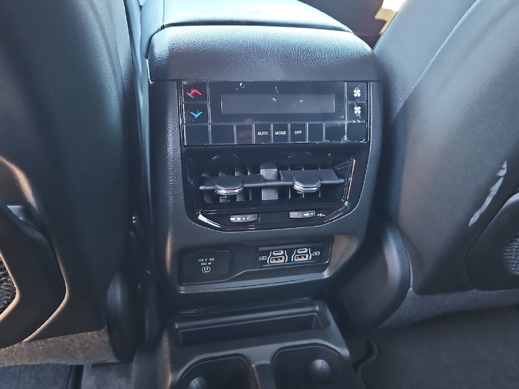 2027 Jeep Grand Cherokee GRAND CHEROKEE L LAREDO X 4X4