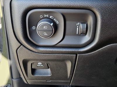 2026 RAM 1500 RAM 1500 EXPRESS CREW CAB 4X4 5'7' BOX