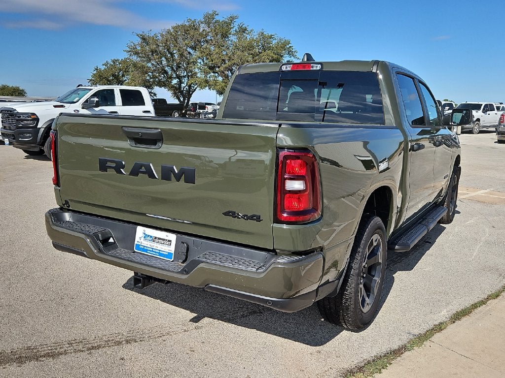 2026 RAM 1500 RAM 1500 EXPRESS CREW CAB 4X4 5'7' BOX
