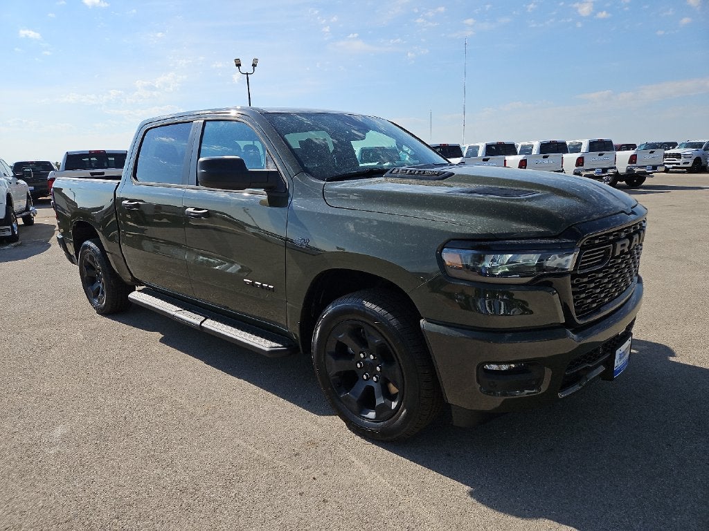 2027 RAM 1500 RAM 1500 EXPRESS CREW CAB 4X4 5'7' BOX
