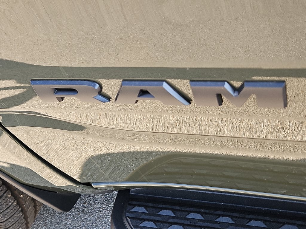 2027 RAM 1500 RAM 1500 EXPRESS CREW CAB 4X4 5'7' BOX