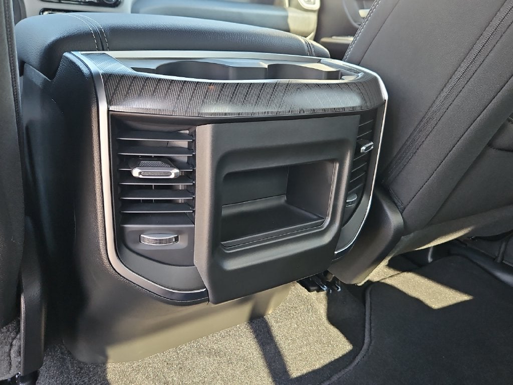 2027 RAM 1500 RAM 1500 EXPRESS CREW CAB 4X4 5'7' BOX