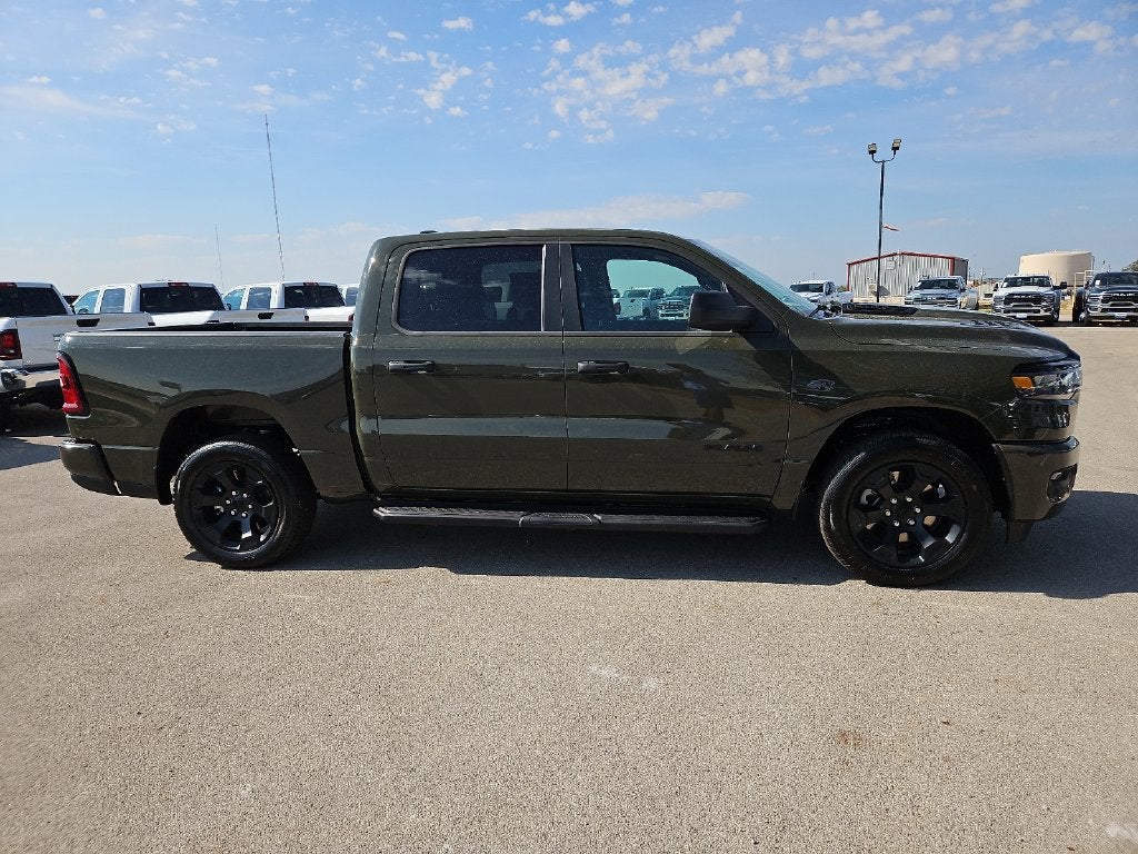 2027 RAM 1500 RAM 1500 EXPRESS CREW CAB 4X4 5'7' BOX