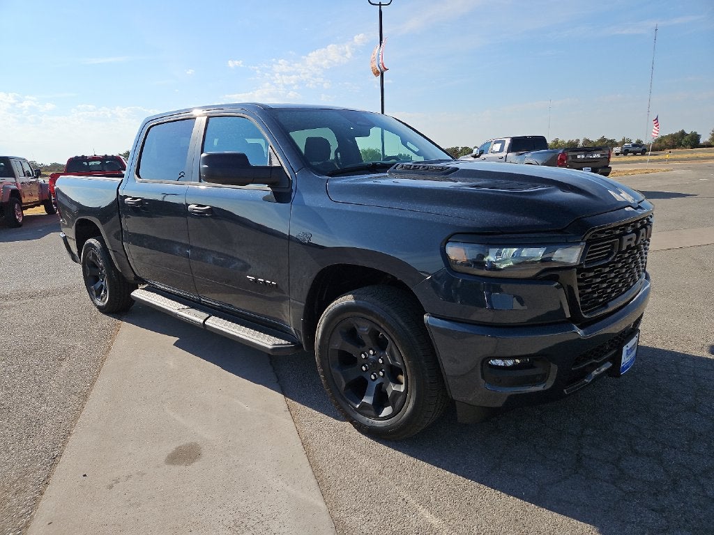 2027 RAM 1500 RAM 1500 EXPRESS CREW CAB 4X4 5'7' BOX