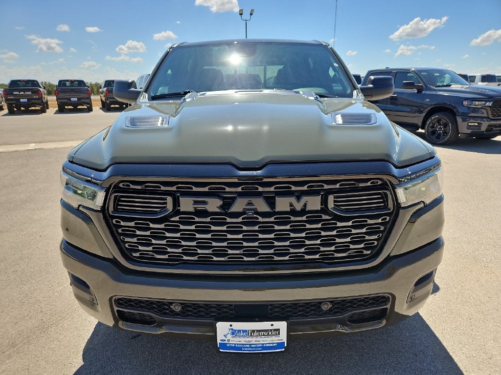 2027 RAM 1500 RAM 1500 EXPRESS CREW CAB 4X4 5'7' BOX