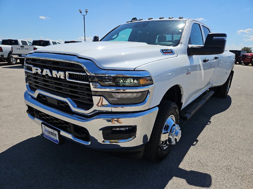 2027 RAM 3500 RAM 3500 TRADESMAN CREW CAB 4X4 8' BOX