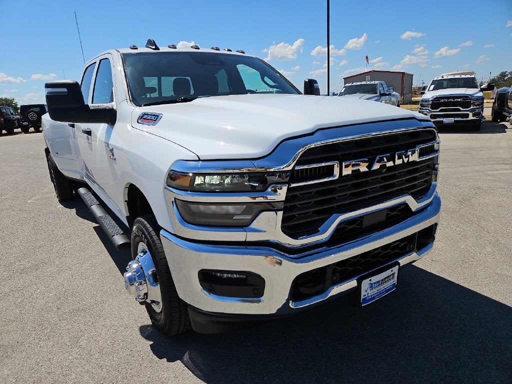 2027 RAM 3500 RAM 3500 TRADESMAN CREW CAB 4X4 8' BOX