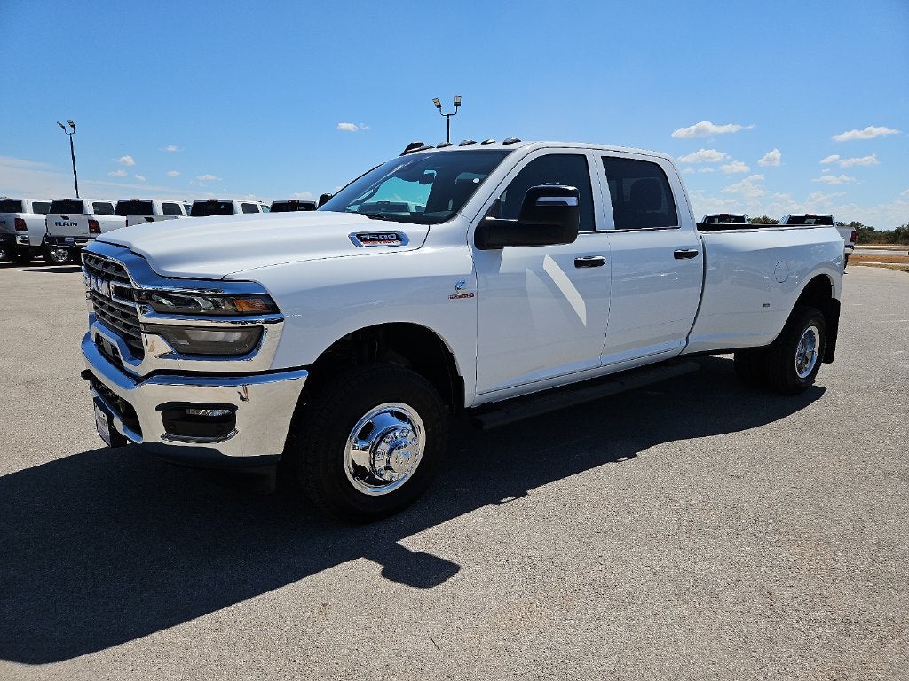 2027 RAM 3500 RAM 3500 TRADESMAN CREW CAB 4X4 8' BOX