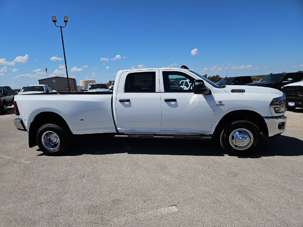 2027 RAM 3500 RAM 3500 TRADESMAN CREW CAB 4X4 8' BOX