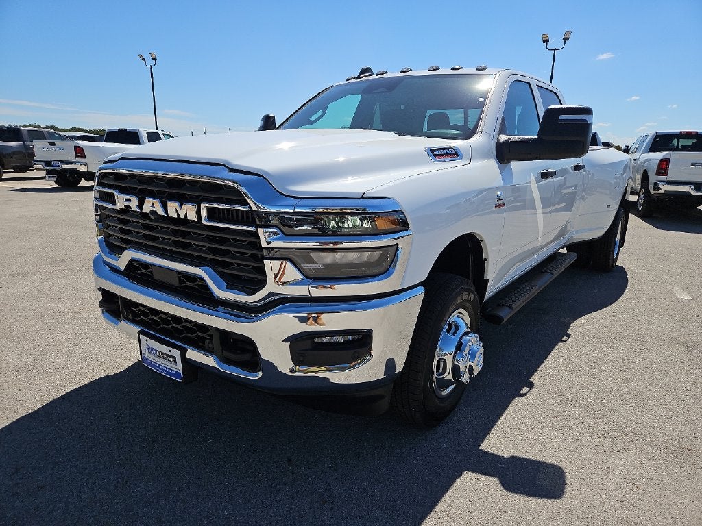 2027 RAM 3500 RAM 3500 TRADESMAN CREW CAB 4X4 8' BOX
