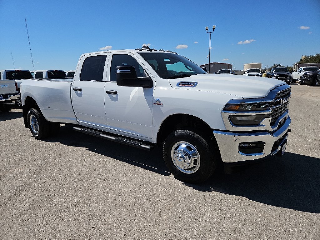 2027 RAM 3500 RAM 3500 TRADESMAN CREW CAB 4X4 8' BOX