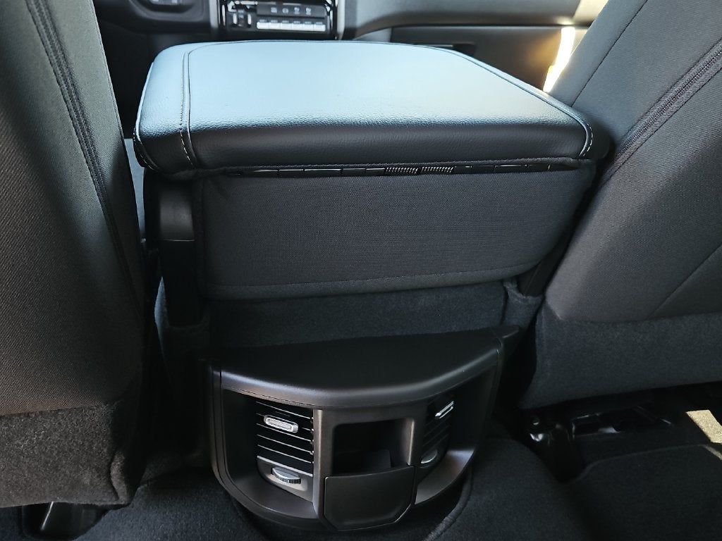2027 RAM 3500 RAM 3500 TRADESMAN CREW CAB 4X4 8' BOX