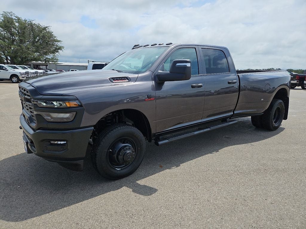 2026 RAM 3500 RAM 3500 TRADESMAN CREW CAB 4X4 8' BOX