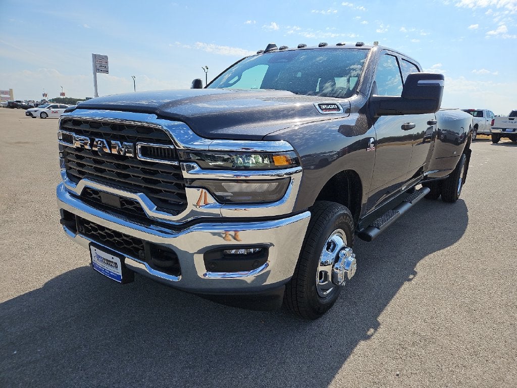2027 RAM 3500 RAM 3500 TRADESMAN CREW CAB 4X4 8' BOX