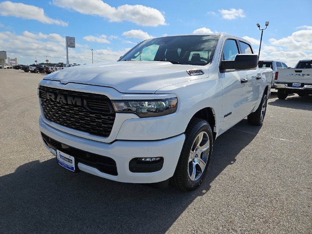 2027 RAM 1500 RAM 1500 EXPRESS CREW CAB 4X2 5'7' BOX
