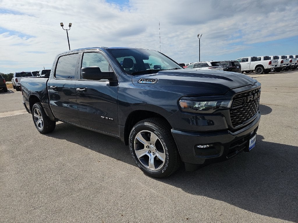 2027 RAM 1500 RAM 1500 EXPRESS CREW CAB 4X2 5'7' BOX