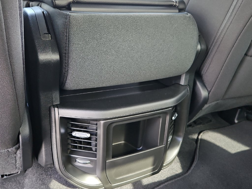 2027 RAM 1500 RAM 1500 EXPRESS CREW CAB 4X2 5'7' BOX