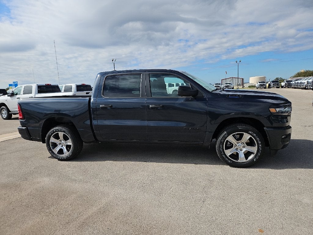 2027 RAM 1500 RAM 1500 EXPRESS CREW CAB 4X2 5'7' BOX