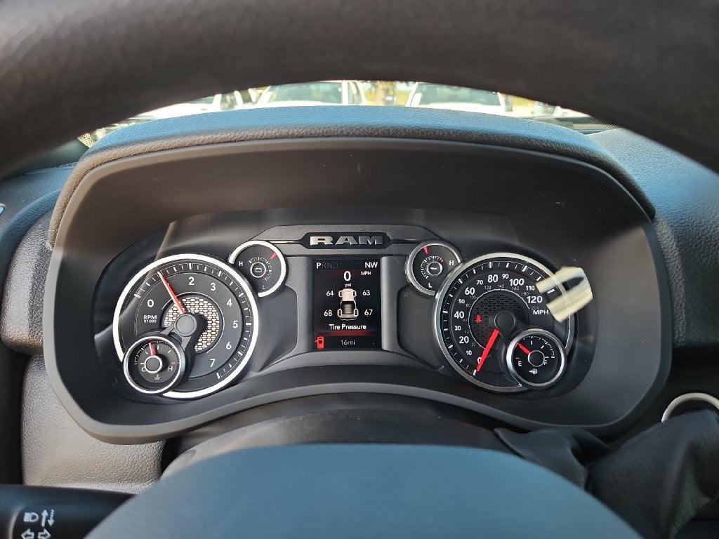 2027 RAM 2500 RAM 2500 TRADESMAN CREW CAB 4X4 6'4' BOX