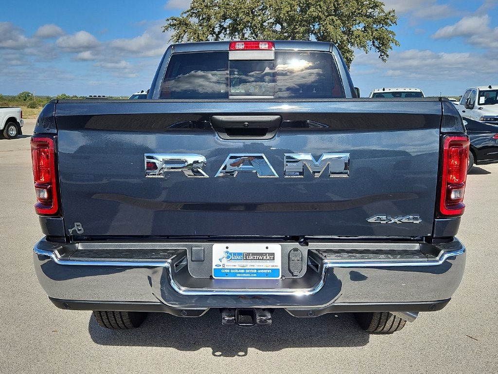 2027 RAM 2500 RAM 2500 TRADESMAN CREW CAB 4X4 6'4' BOX