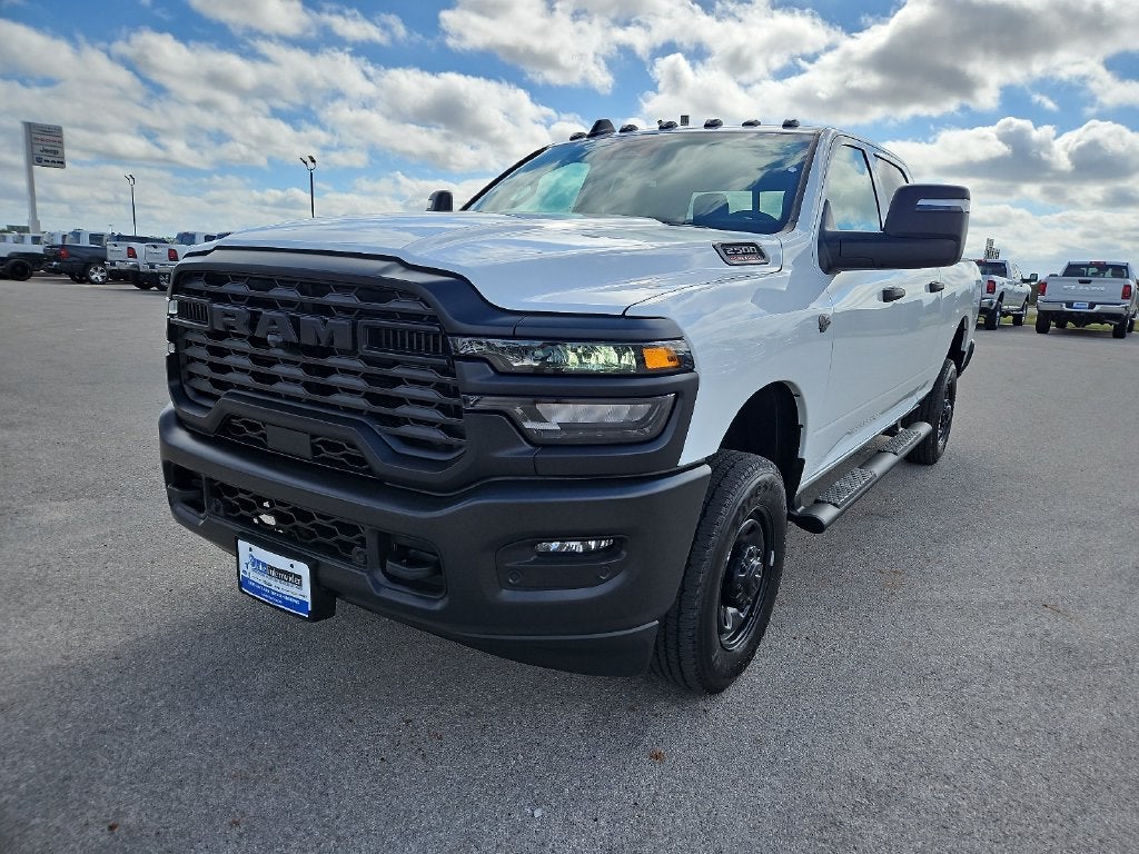 2027 RAM 2500 RAM 2500 TRADESMAN CREW CAB 4X4 6'4' BOX