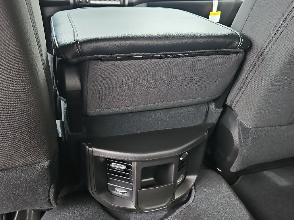2027 RAM 2500 RAM 2500 TRADESMAN CREW CAB 4X4 8' BOX