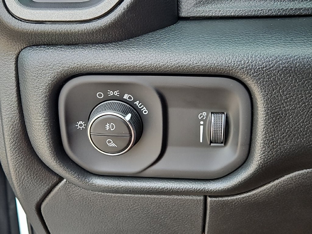 2027 RAM 2500 RAM 2500 TRADESMAN CREW CAB 4X4 8' BOX
