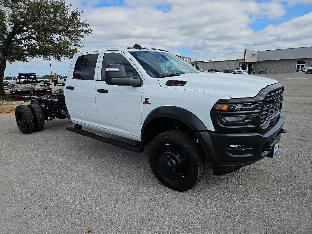 2027 RAM Ram 5500 Chassis Cab RAM 5500 TRADESMAN CHASSIS CREW CAB 4X4 84' CA