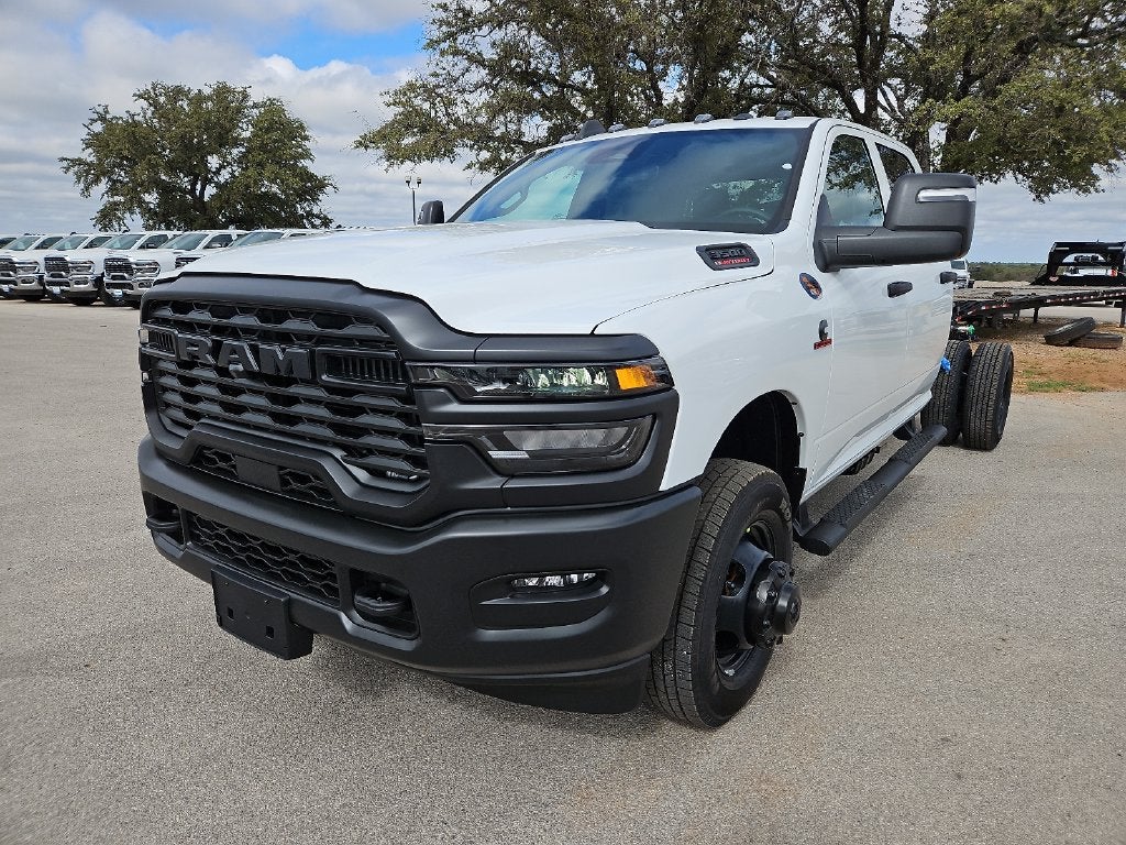 2027 RAM 3500 Chassis Cab RAM 3500 TRADESMAN CREW CAB CHASSIS 4X4 60' CA